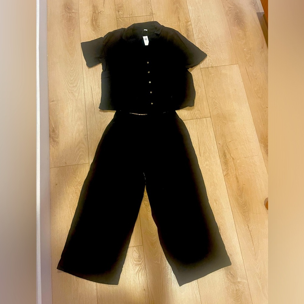 2 Old Navy Cotton voile 3 piece sets 1 black 1 white